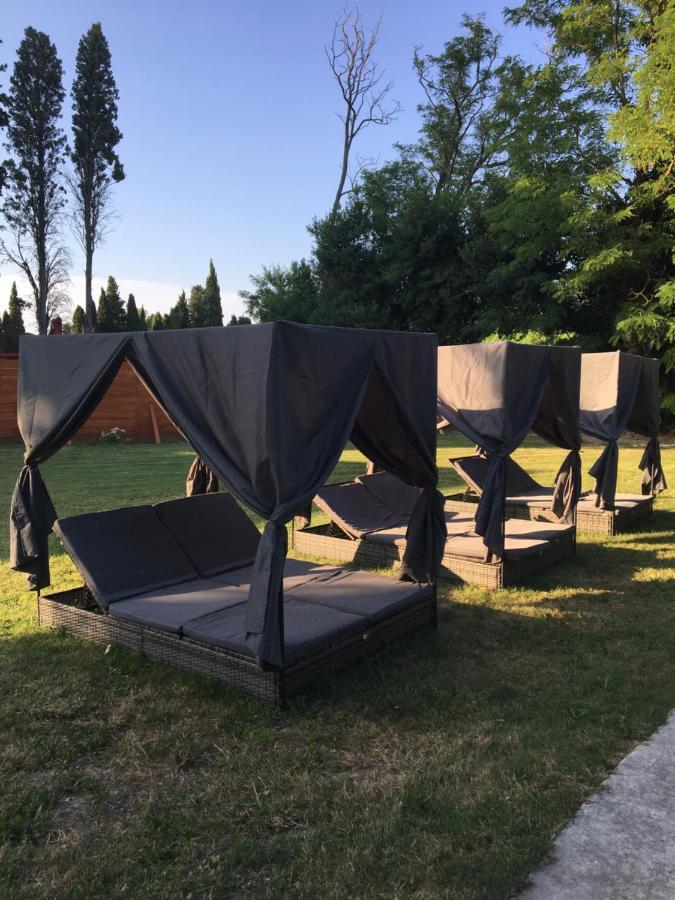 Mas Le Nathakassou Villa Cabannes Kültér fotó